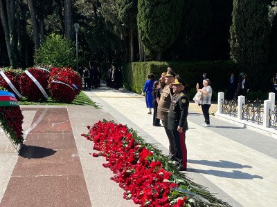 FHN Akademiyasının kollektivi Ümummilli Lider Heydər Əliyevin məzarını ziyarət edib