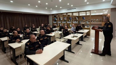 FHN Akademiyasında “Müstəqil Dövlətin Yeni Konstitusiyası” mövzusunda mühazirə keçirilib