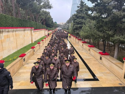 Fövqəladə Hallar Nazirliyinin Akademiyasının kollektivi Şəhidlər xiyabanını ziyarət edib.