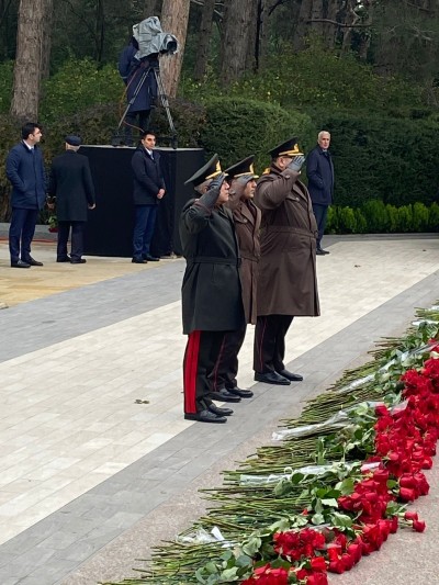FHN Akademiyasının kollektivi Ümummilli Lider Heydər Əliyevin məzarını ziyarət edib